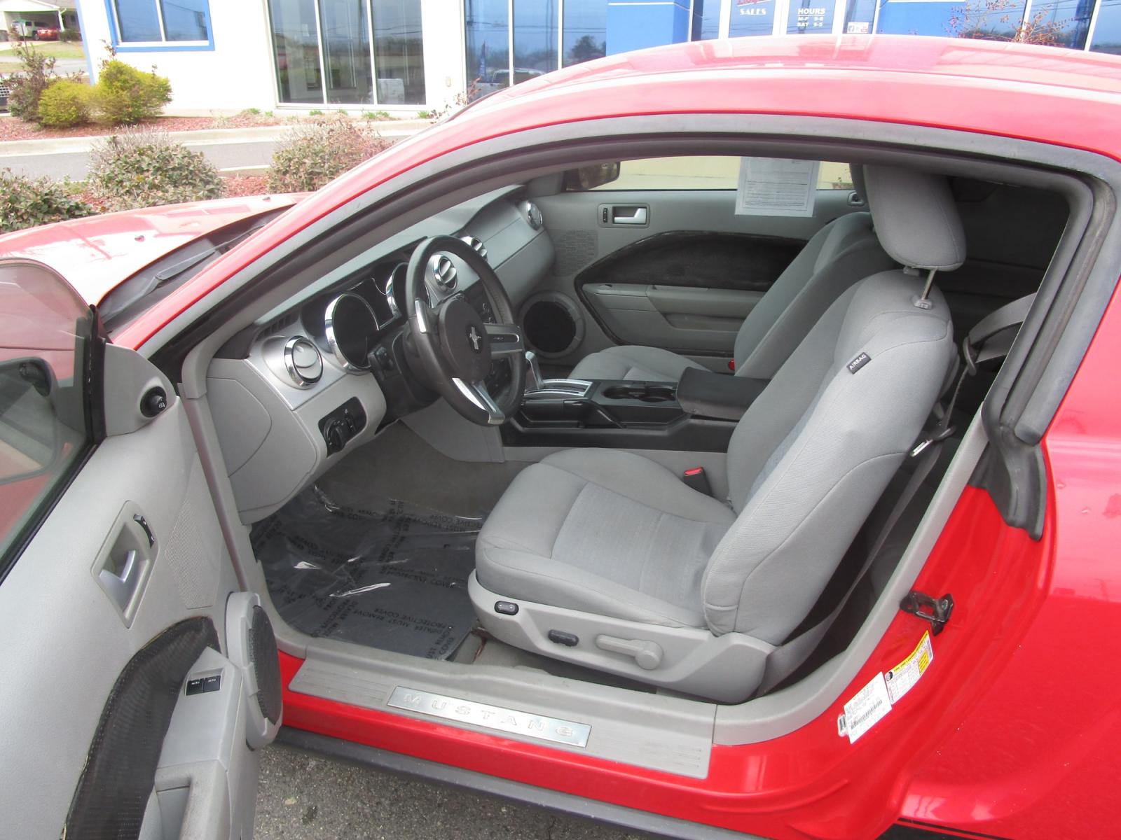 2008 RED Ford Mustang V6 Deluxe Coupe (1ZVHT80N085) with an 4.0L V6 SOHC 12V engine, located at 1814 Albert Pike Road, Hot Springs, AR, 71913, (501) 623-1717, 34.494228, -93.094070 - Photo #4